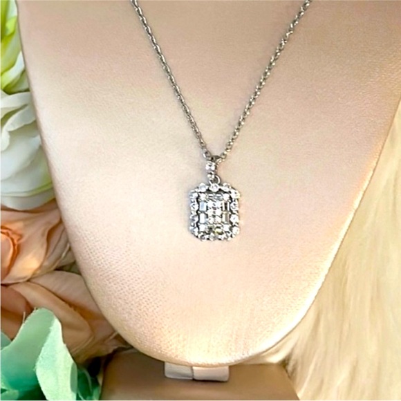 Diamond Simulate Pendant Necklace NEW - Picture 6 of 6